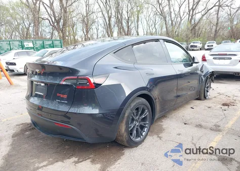 2025 Tesla Model Y Long Range Dual Motor All-Wheel Drive z USA, uszkodzony, nr VIN 7SAYGDEE7SF287094